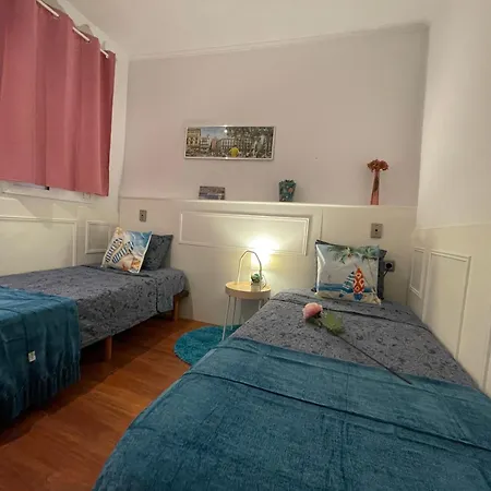 Moll De La Fusta Hostel