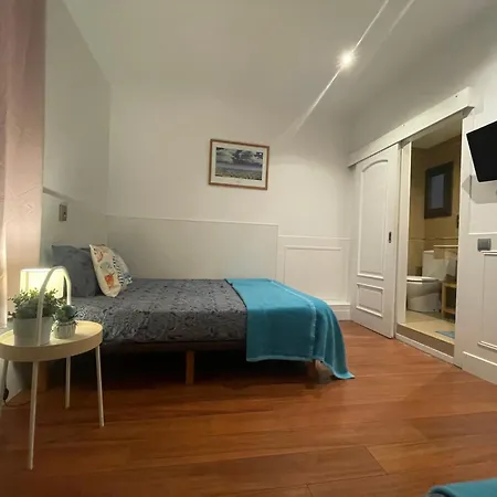 Moll De La Fusta Hostel